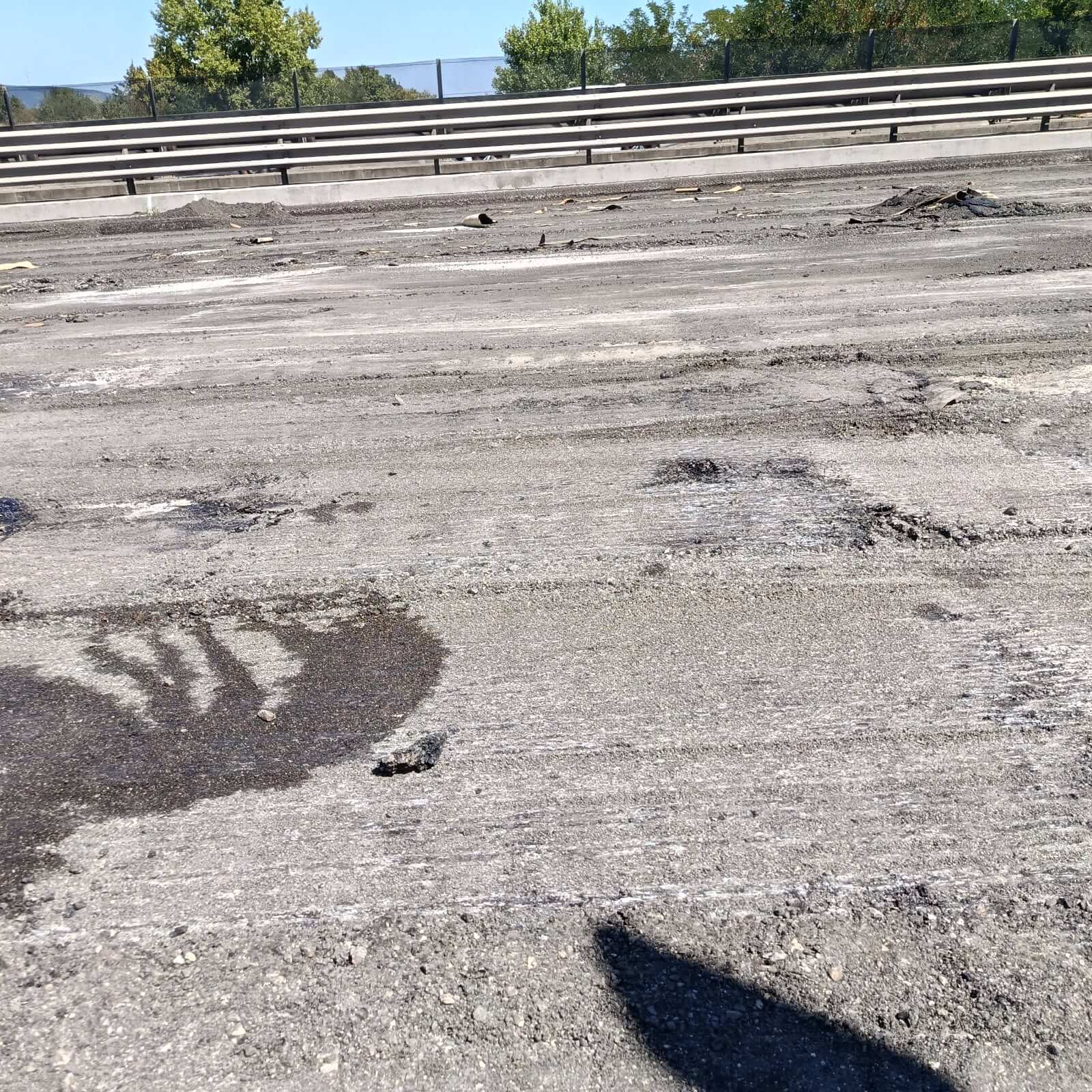 Autóút, autópálya, járda, bicikliút aszfaltozás